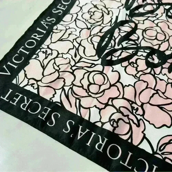 Victoria’s Secret Bombshell Signature Scarf Black Multi-Color Floral 25"X25" NWT - Picture 4 of 7